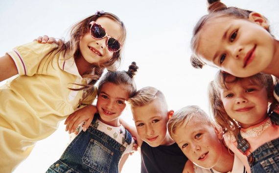 portrait-of-kids-that-standing-together-and-posing-MTZHWCK